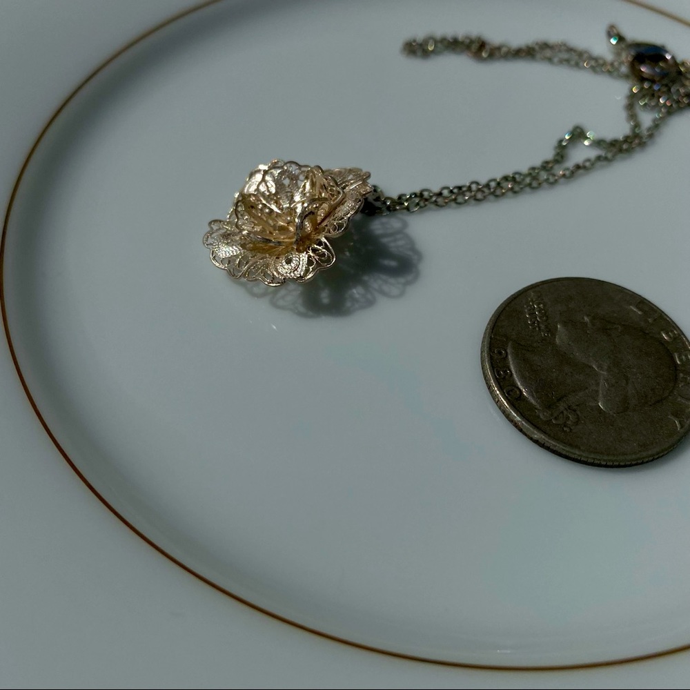Silver Filigree pendant (only). { chain used for display purposes only } - Picture 7 of 7